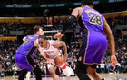 NBA榜大乱！雷霆十连胜，湖人稳四争三，五至八名仅一胜之差。